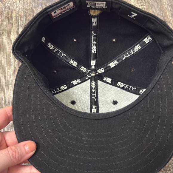 New Era Limited Edition Giants Gold World Champions Hat size7 - Picture 5 of 6